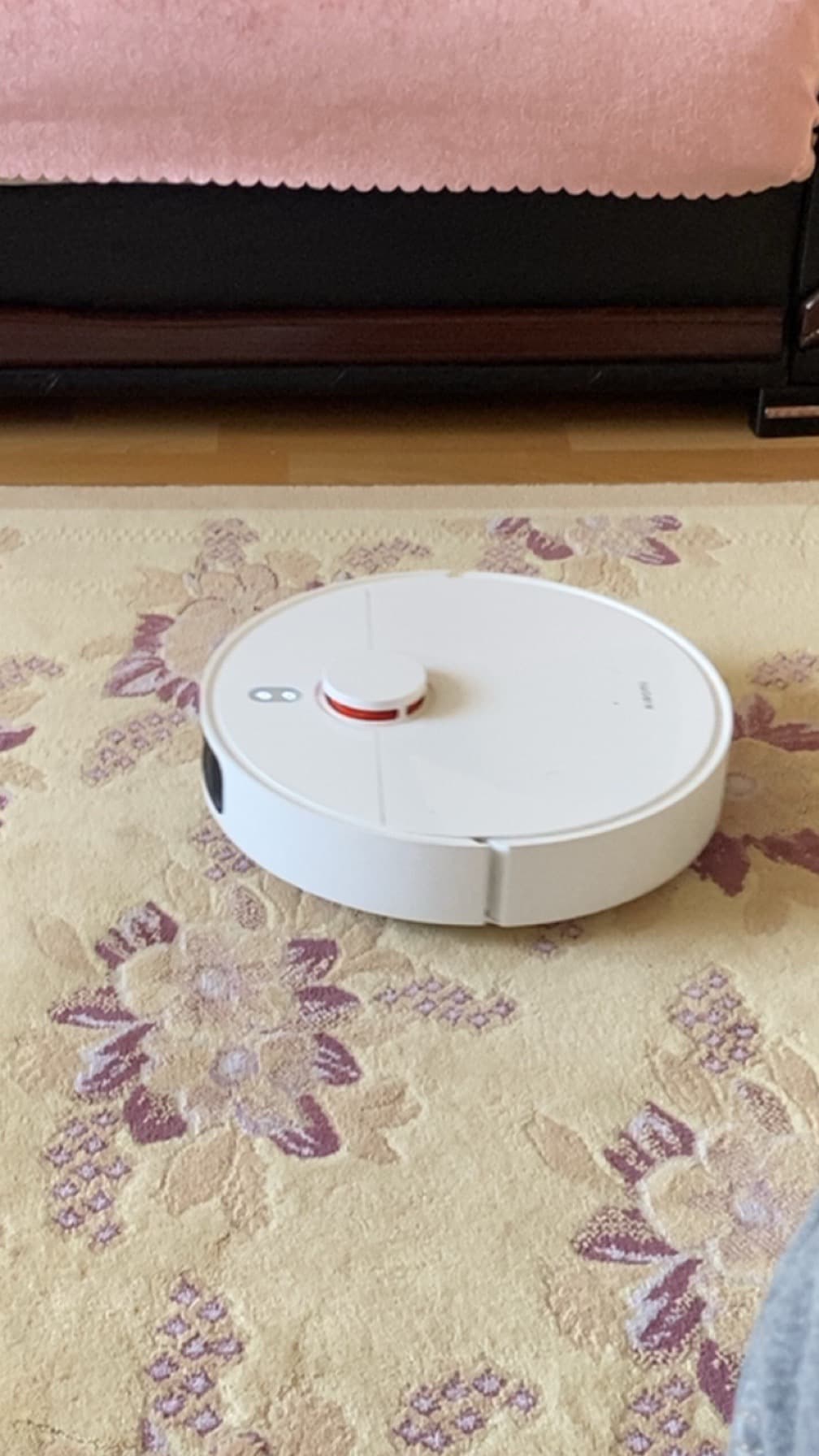 Faulty robot vacuum with a defective motherboard